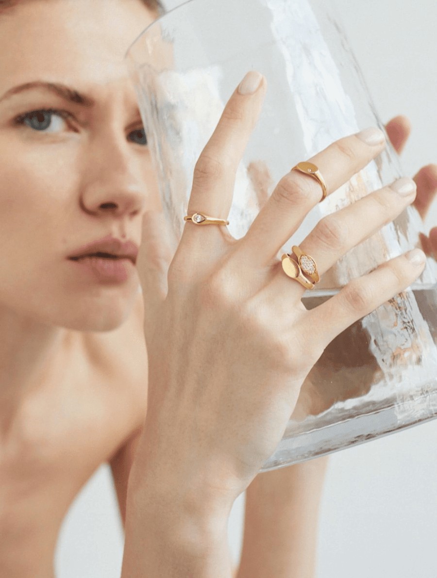 All Rings Rêver | 18K Recycled Gold Oval Pave Signet Ring